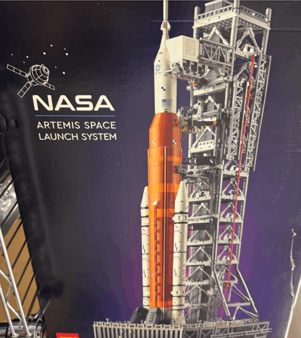 Lego ICONS Nasa Artemis Launch